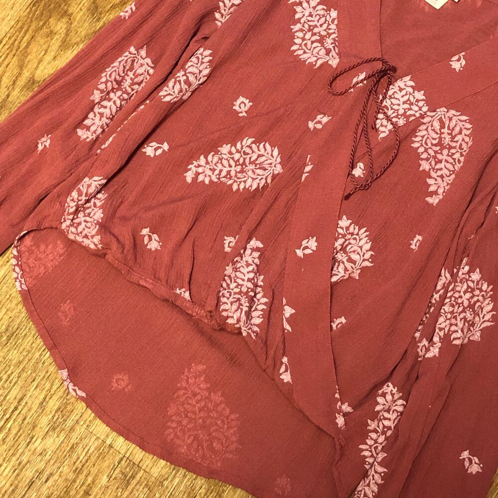 Mossimo Supply Co. Red White Floral Faux Wrap Long Sleeve Blouse Size XS - Picture 4 of 10